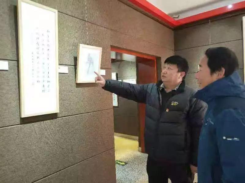 五岭逶迤腾细浪 运用了什么修辞手法游戏画面